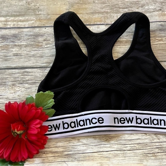 🌸NEW BALANCE SPORTS BRA - Picture 1 of 4